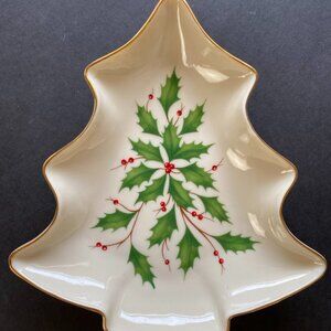 LENOX HOLIDAY PATTERN CHRISTMAS TREE SHAPED 7.75" CERAMIC SERVING DISH
